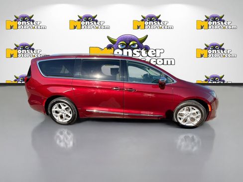 Used 2020 Chrysler Pacifica Limited FWD image 4