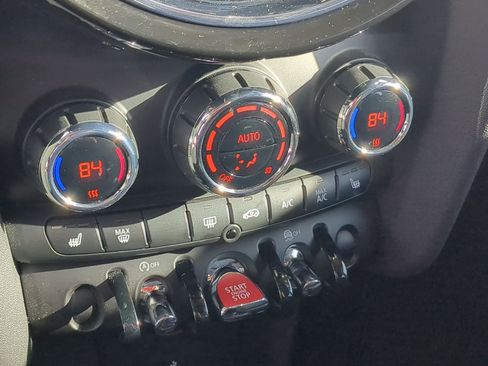 Used 2024 MINI Cooper 4-Door Hardtop image 25