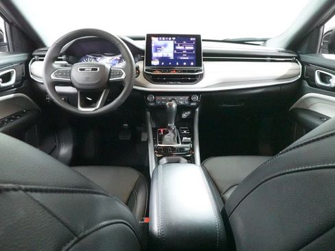 Used 2025 Jeep Compass Limited AWD/4WD image 9