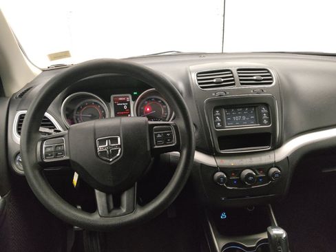 Used 2019 Dodge Journey SE image 22