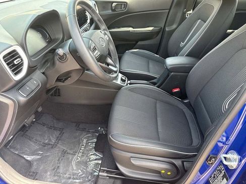 Used 2024 Hyundai Venue Limited image 8