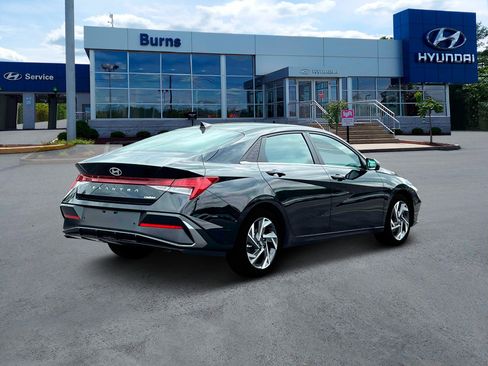 New 2025 Hyundai Elantra Limited image 7