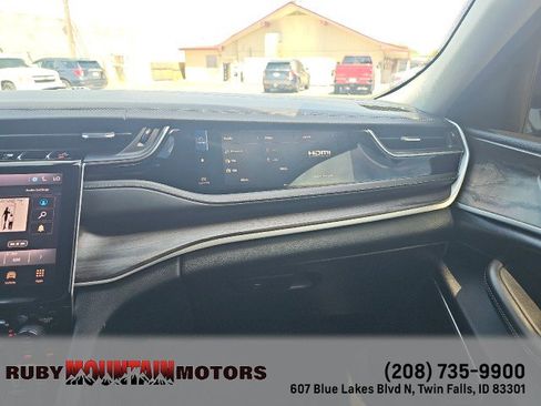 Used 2023 Jeep Grand Cherokee Limited w/ Luxury Tech Group II AWD/4WD image 34