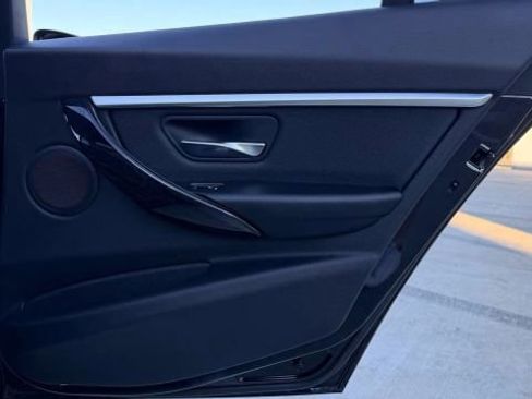 Used 2018 BMW 330i xDrive Sedan w/ Convenience Package image 16