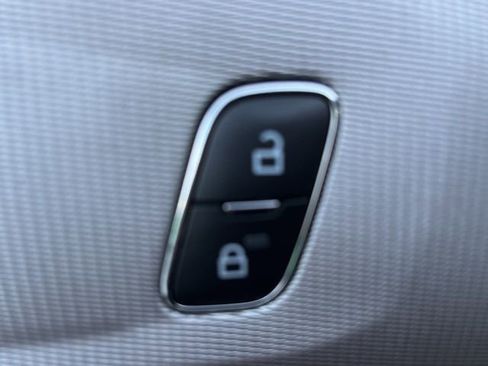 Used 2025 Ford Explorer Active image 12