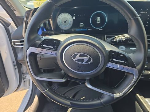 Used 2025 Hyundai Elantra SEL FWD image 13