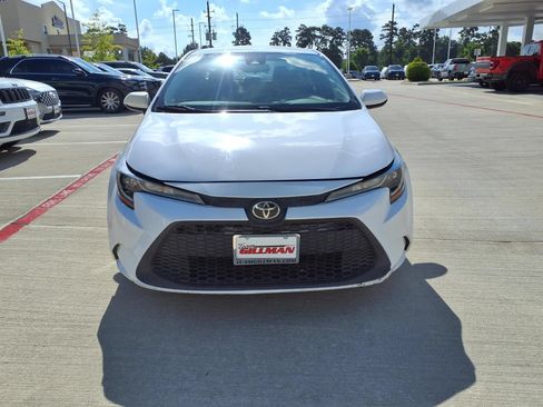 Used 2021 Toyota Corolla LE FWD image 2