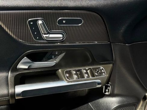 Used 2021 Mercedes-Benz GLB 250 image 26