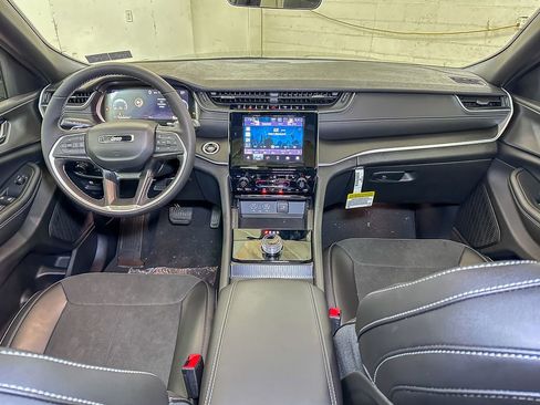 New 2025 Jeep Grand Cherokee Laredo image 24