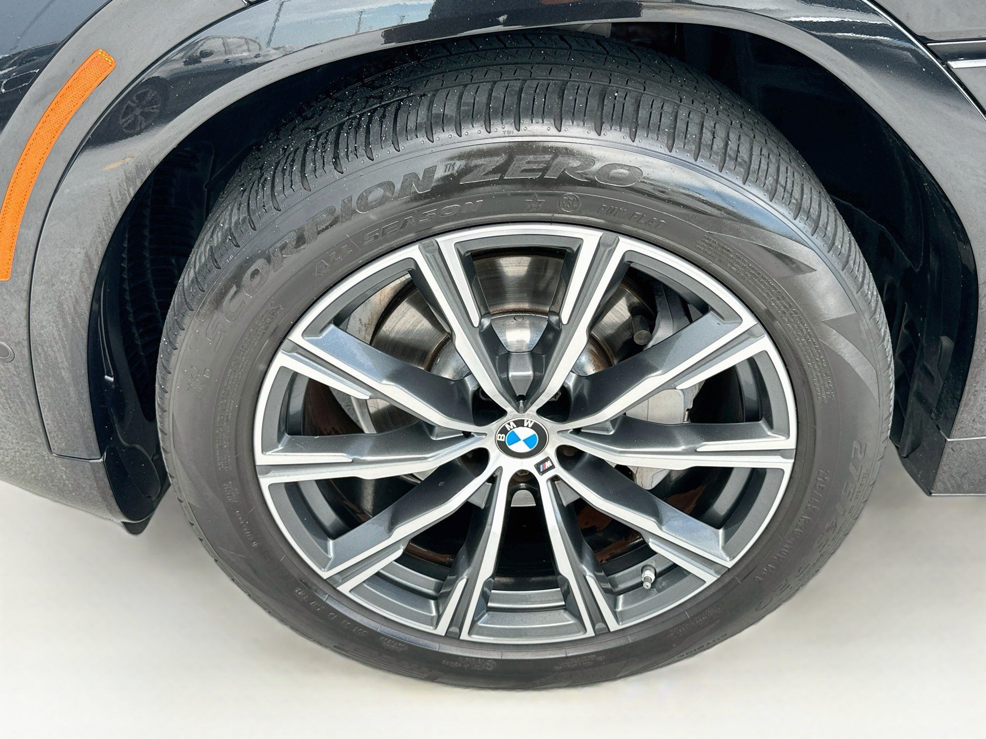 Used 2023 BMW X6 xDrive40i w/ M Sport Package AWD/4WD image 34
