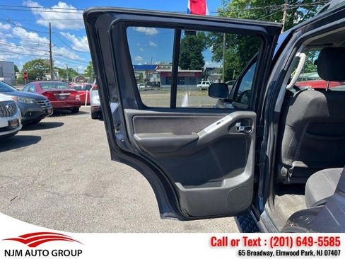 Used 2010 Nissan Pathfinder SE AWD/4WD image 29