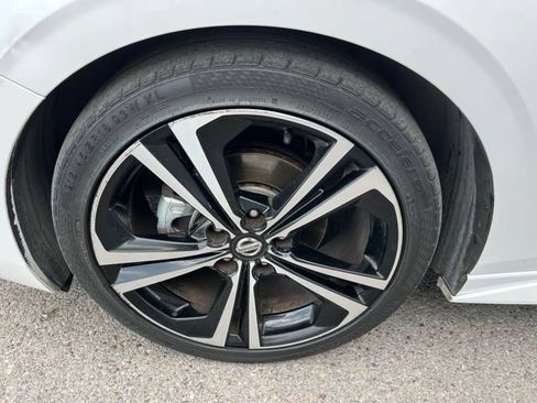 Used 2022 Nissan Sentra SR w/ SR Premium Package FWD image 24