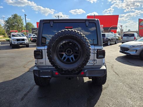 Used 2020 Jeep Wrangler Unlimited Sahara image 6