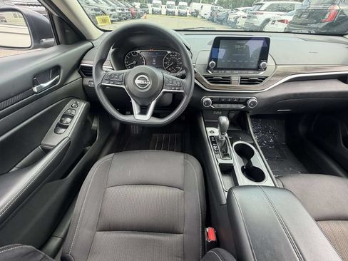Used 2024 Nissan Altima 2.5 SV FWD image 21