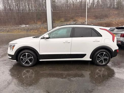 Used 2025 Kia Niro LX FWD image 4