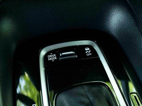 Used 2023 Toyota Corolla SE w/ SE Premium Package FWD image 33