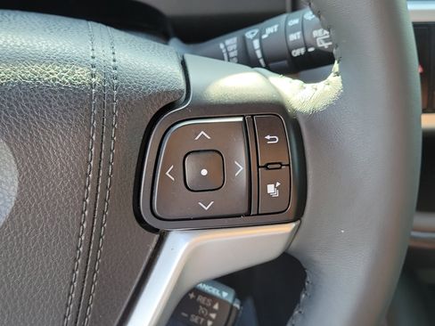 Used 2016 Toyota Highlander Limited AWD/4WD image 32