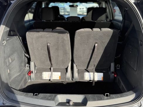 Used 2018 Ford Explorer XLT image 2