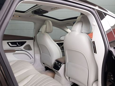 Used 2022 Mercedes-Benz EQS 580 4MATIC Sedan w/ Pinnacle Trim Package image 73
