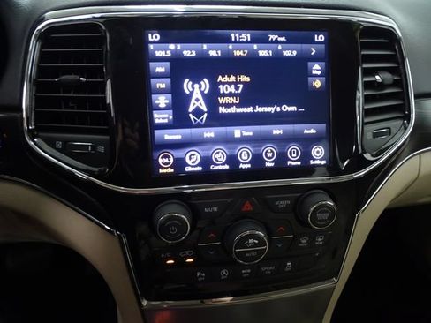 Used 2020 Jeep Grand Cherokee Limited AWD/4WD image 14