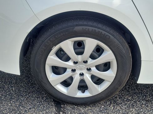 Used 2022 Toyota Corolla LE image 5