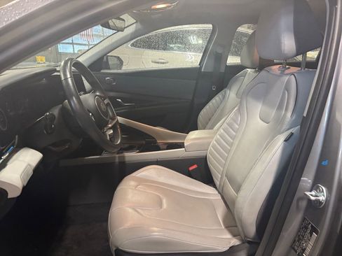 Used 2025 Hyundai Elantra Limited image 35