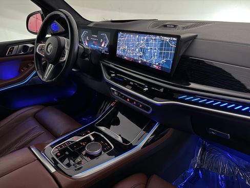 Used 2023 BMW X7 M60i w/ Climate Comfort Package image 27