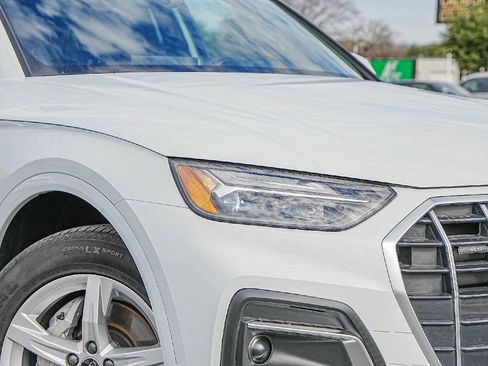 Used 2023 Audi Q5 2.0T Premium w/ Convenience Package image 2