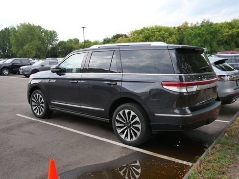 Used 2024 Lincoln Navigator Reserve AWD/4WD image 7