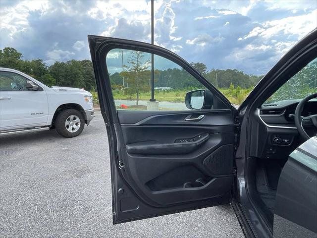 Used 2026 Jeep Grand Cherokee Laredo RWD image 50