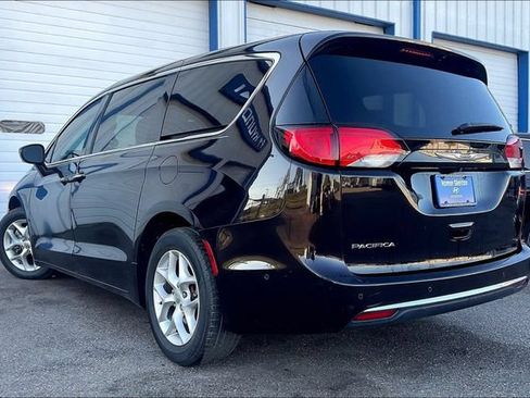Used 2019 Chrysler Pacifica Touring Plus w/ Advanced Safetytec Group FWD image 4