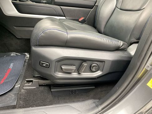 Used 2025 Toyota Tundra Platinum AWD/4WD image 13