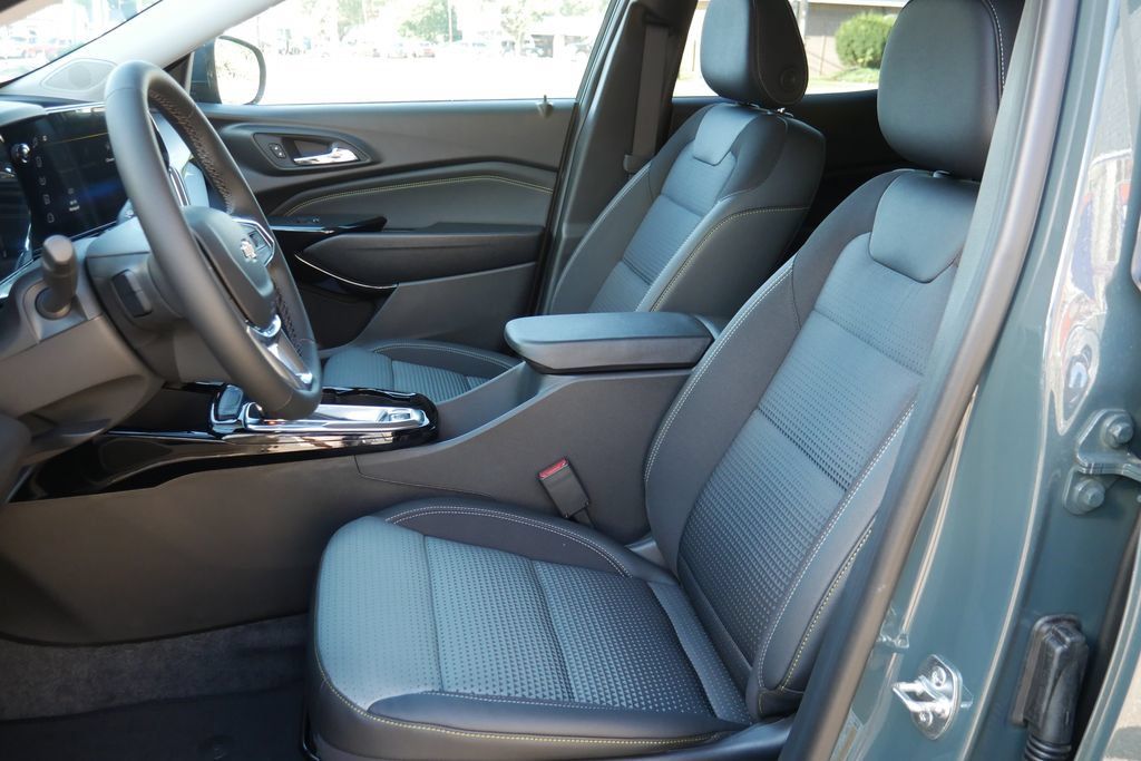 New 2026 Chevrolet Trax LT w/ LT Convenience Package FWD image 15