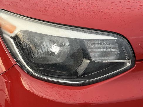 Used 2016 Kia Soul + image 9