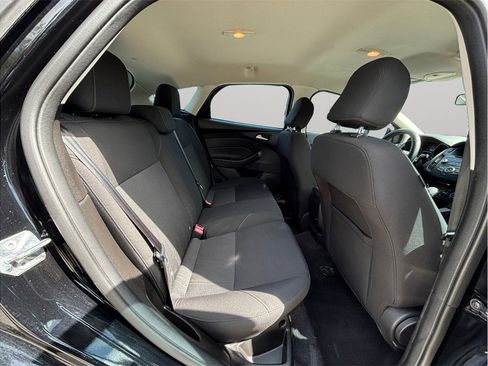 Used 2017 Ford Focus SE image 29