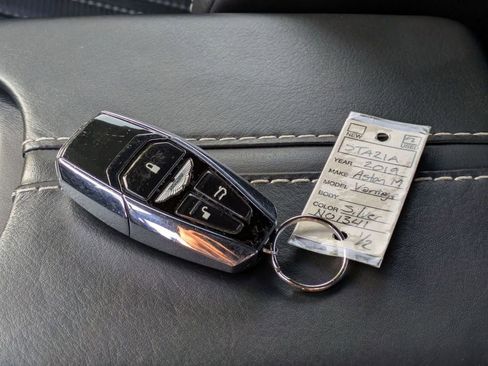 Used 2019 Aston Martin V8 Vantage Coupe RWD image 29