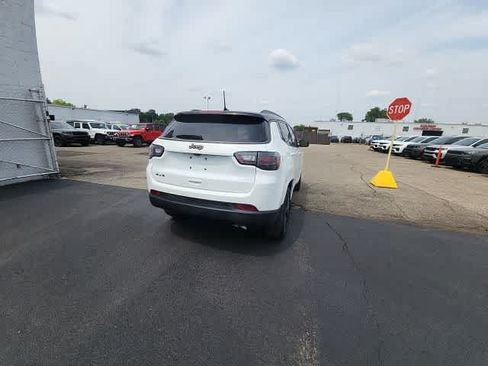 Used 2022 Jeep Compass High Altitude AWD/4WD image 21