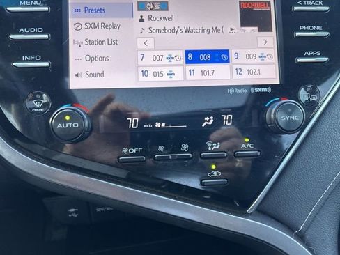 Used 2018 Toyota Camry XSE image 14