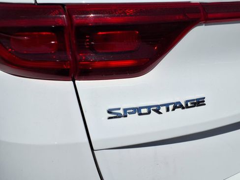 Used 2021 Kia Sportage LX image 11