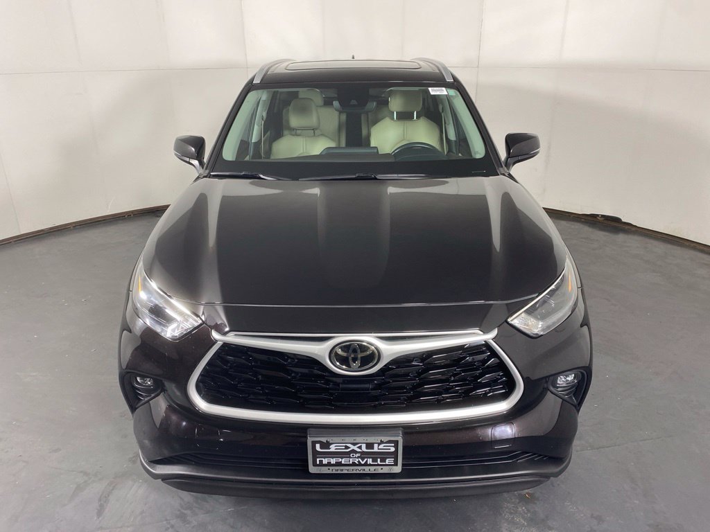 Used 2022 Toyota Highlander XLE AWD/4WD image 6