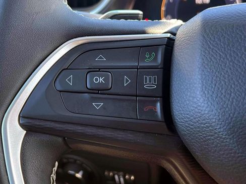 Certified 2023 Jeep Grand Cherokee Laredo w/ Luxury Tech Group I image 21