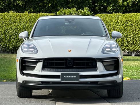 Used 2025 Porsche Macan image 11