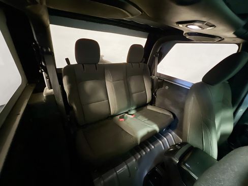 Used 2018 Jeep Wrangler Sport image 31