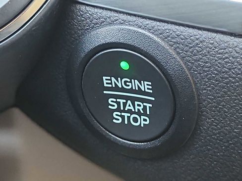 Used 2022 Ford Escape Titanium image 24