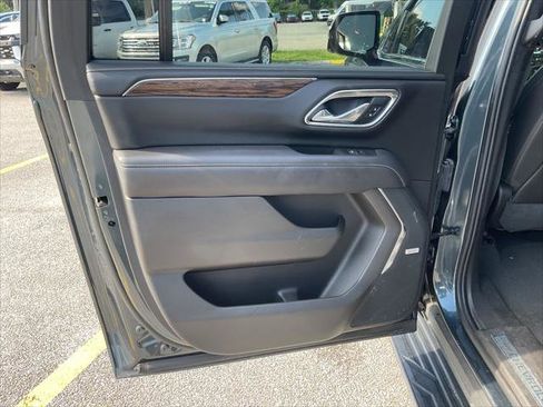 Used 2021 Chevrolet Suburban Premier w/ Premium Package RWD image 19
