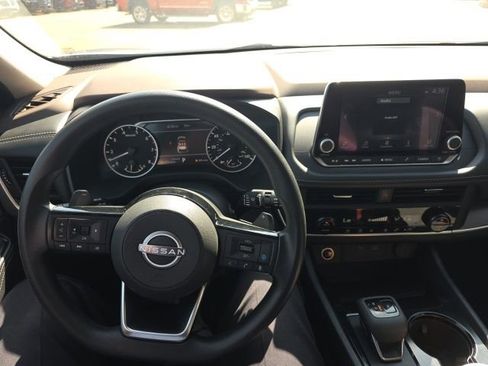 Used 2023 Nissan Rogue SV FWD image 21