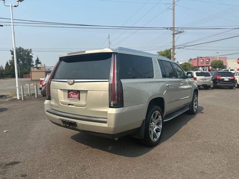 Used 2016 Cadillac Escalade ESV Luxury AWD/4WD image 5
