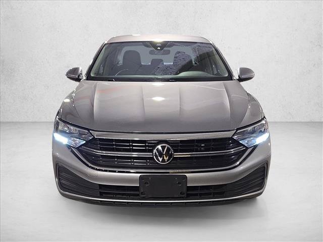 Used 2024 Volkswagen Jetta SE FWD image 2
