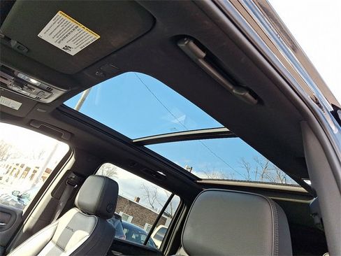 Used 2022 GMC Yukon XL Denali image 16