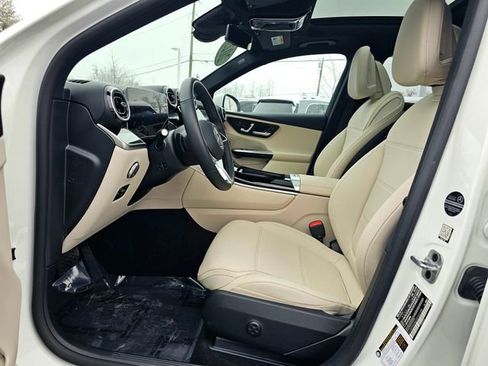 Certified 2025 Mercedes-Benz GLC 300 4MATIC image 17
